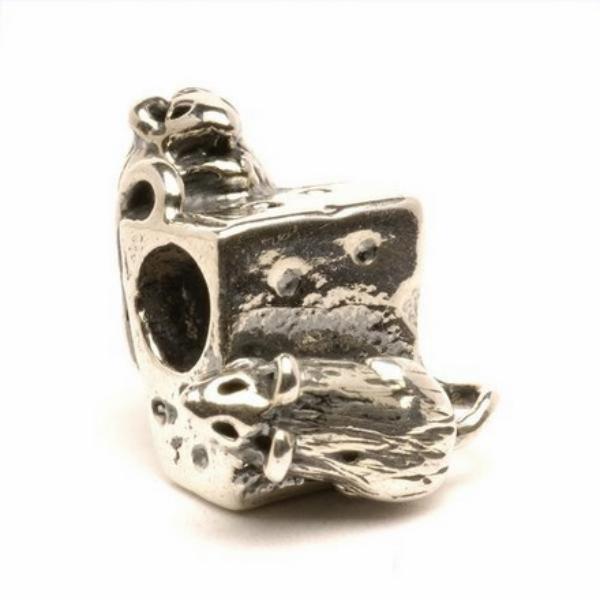 11410 TOPI SUL FORMAGGIO