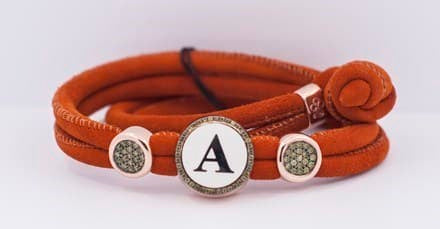 330M-A BRACCIALE LETTERA M CAMOSCIO ARANCIO