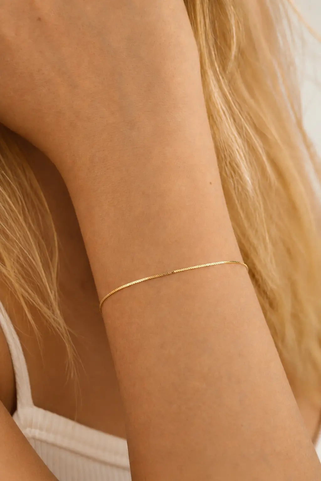 Bracciale Indissolubile in oro al polso