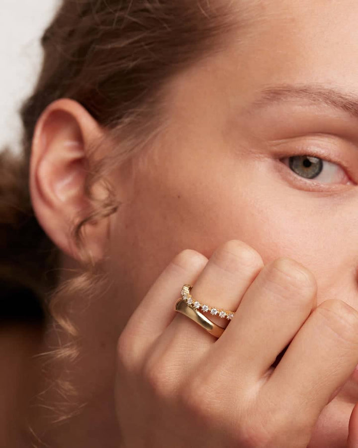 an01-463-12 Motion Gold ring