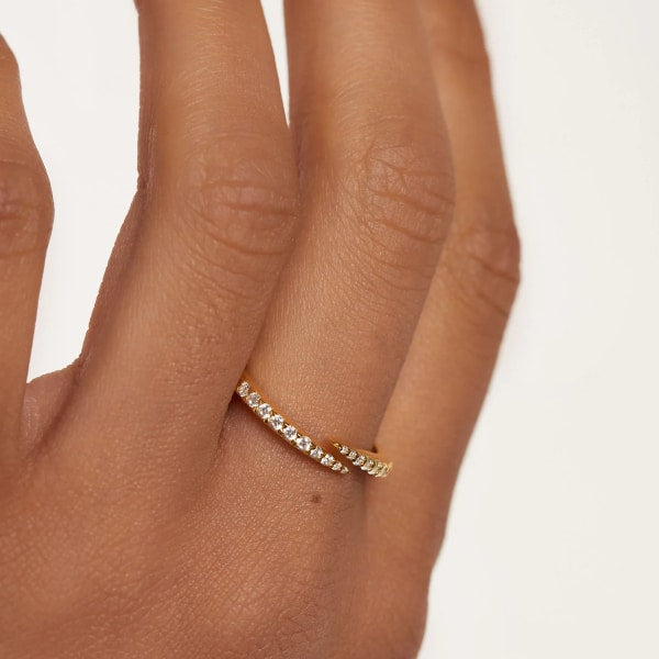 an01-805-14 Embrace gold ring size 14