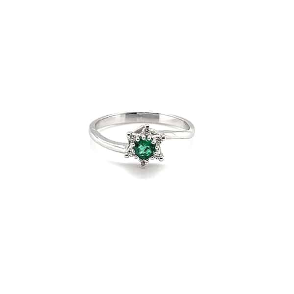 Ring with round cut emerald
