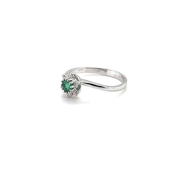 Ring with round cut emerald