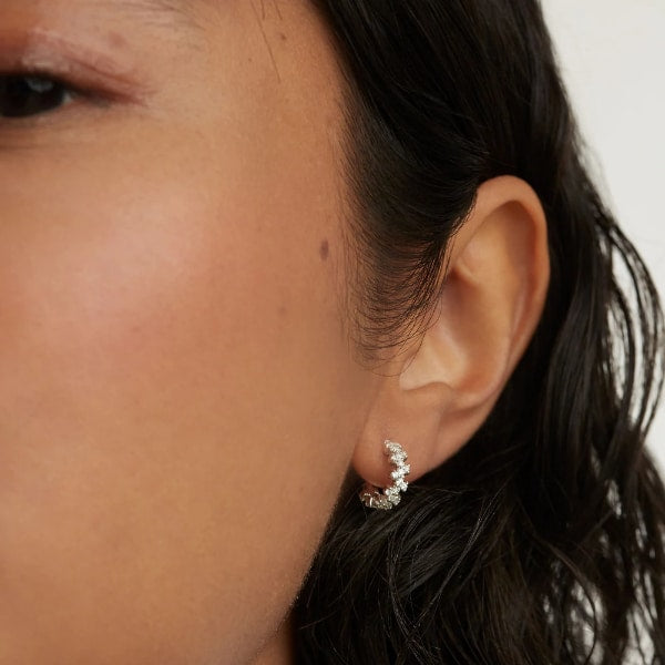 ar02-578-u silver little crown earrings