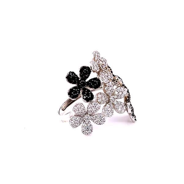 B171AN BLACK AND WHITE ZIRCON FLOWER RING