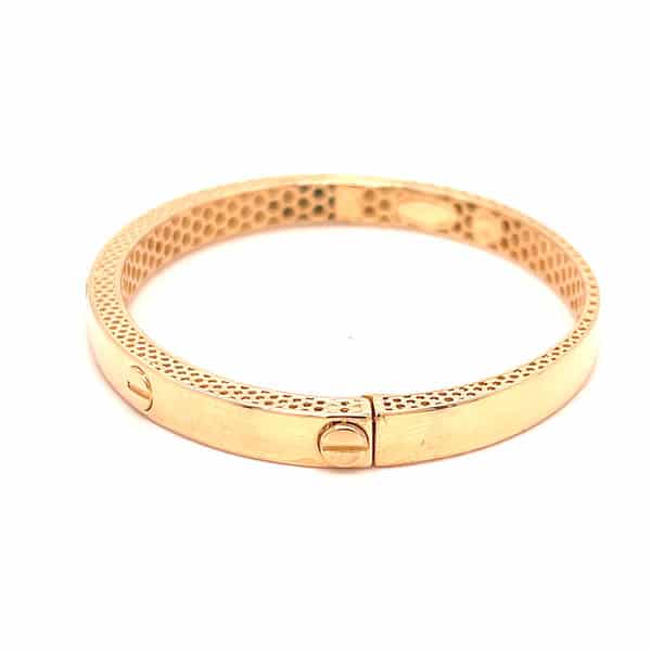 Slave bracelet with snap closure