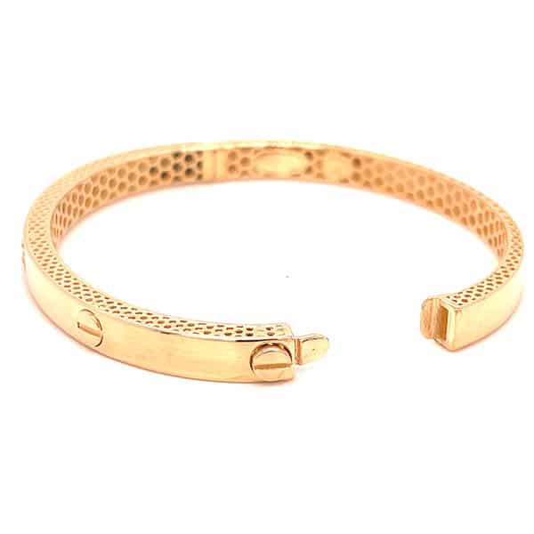 Slave bracelet with snap closure