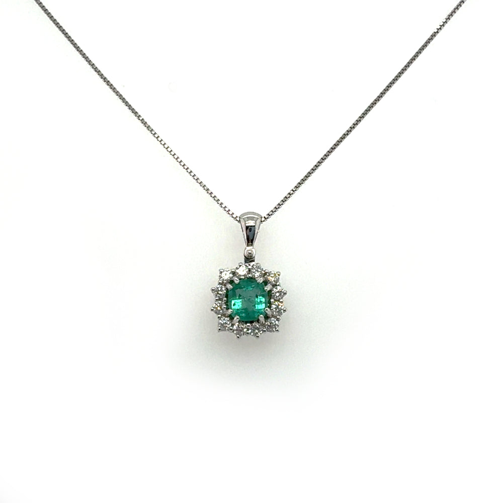 Smeraldo di Windsor: Il Gioiello dell'Eleganza Regale