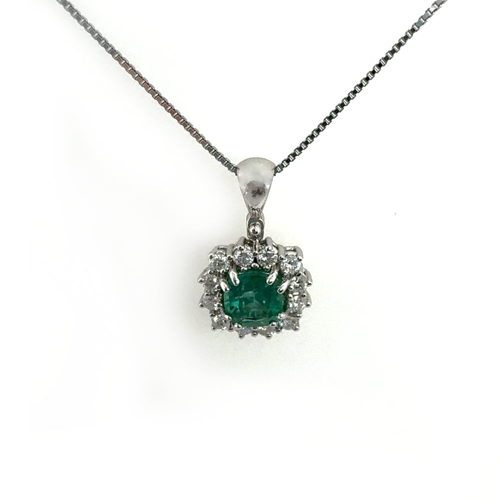 Smeraldo di Windsor: Il Gioiello dell'Eleganza Regale