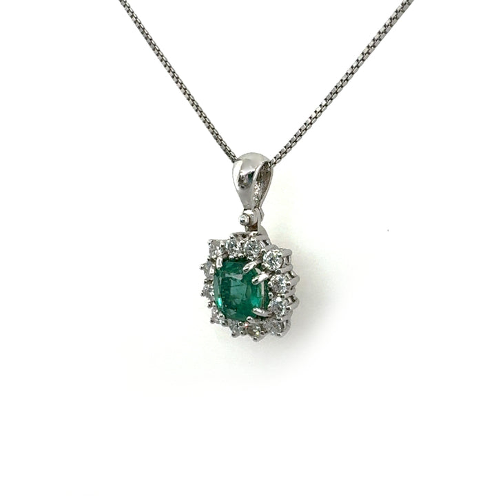 Smeraldo di Windsor: Il Gioiello dell'Eleganza Regale