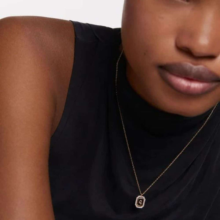 co01-572-u gold lion necklace