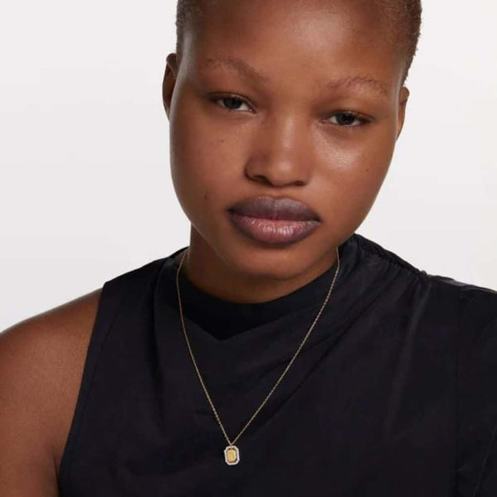 co01-575-u gold scorpion necklace