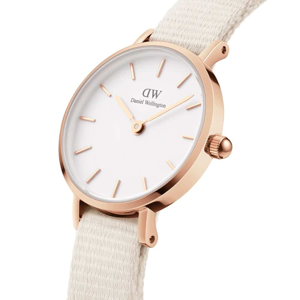 dw00100675 petite chalk nato watch size 28mm pink