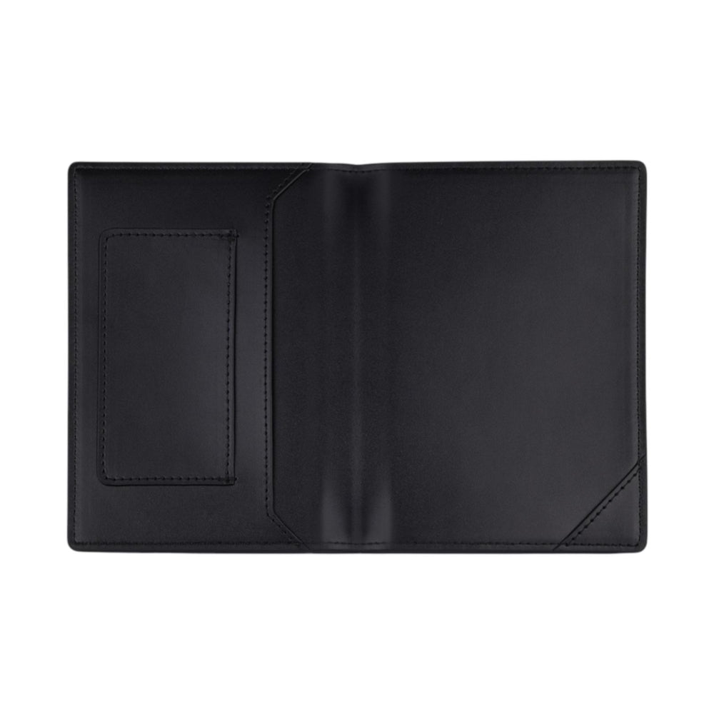 dw01900034 Passport holder black smooth 10x14.5 cm