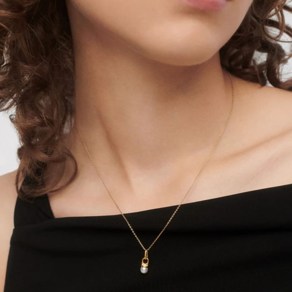 pe01-080-u  ciondolo con perla in argento dorato