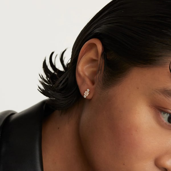 pg01-734-u Lyn Single Gold Earrings