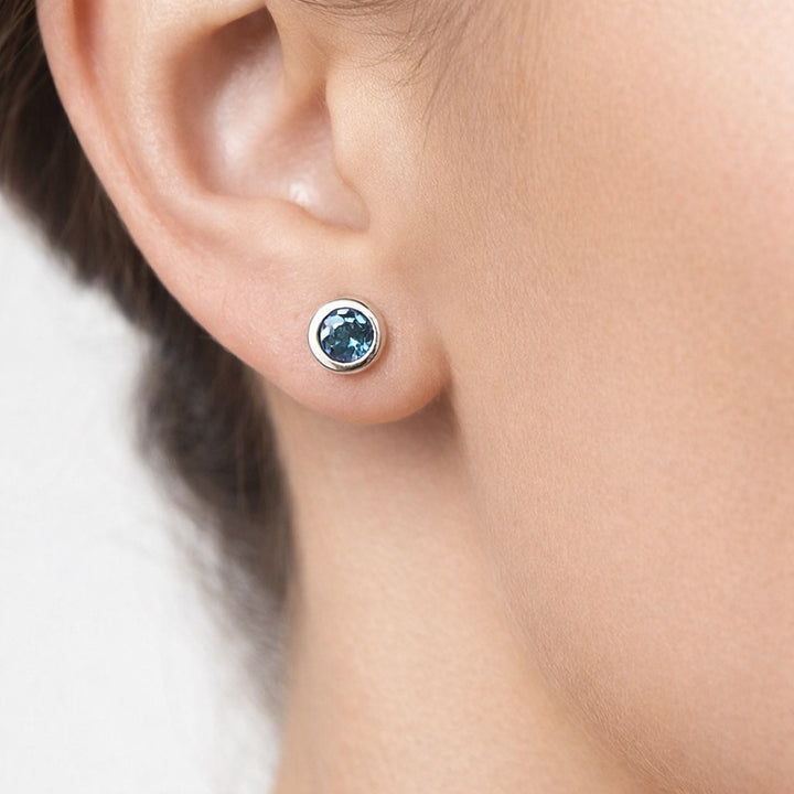 Orecchini punto luce con acqua marina taglio brillante