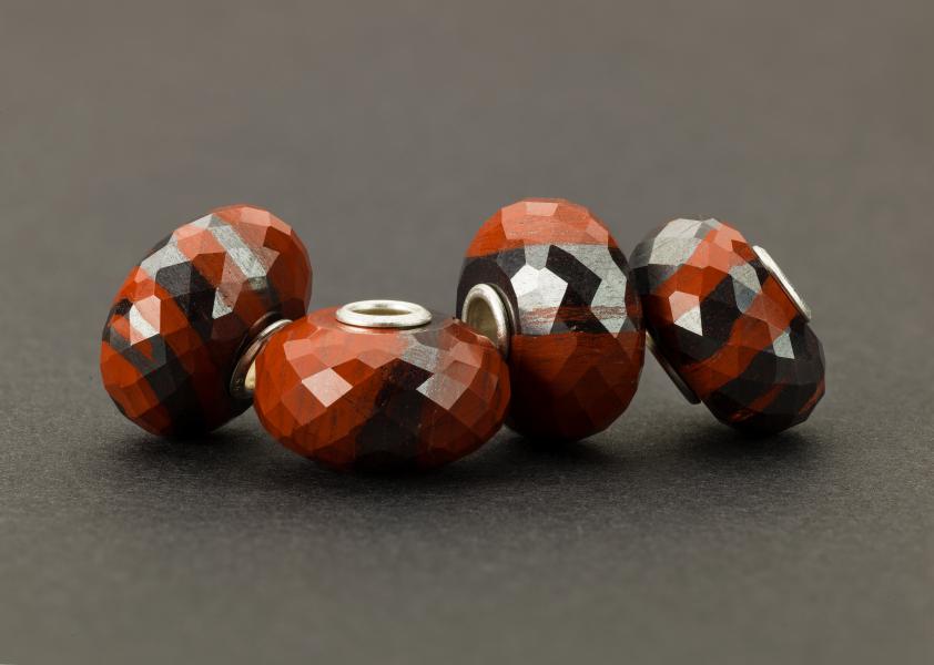 CALCEDONIO ROSSO CON EMATITE