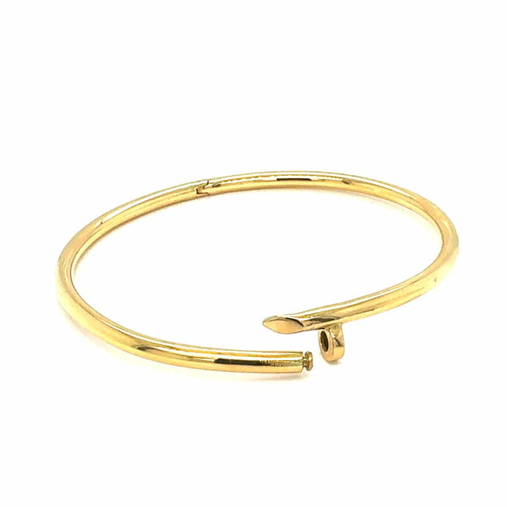 18kt gold nail-shaped bracelet with snap-lock